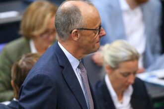Insa: AfD in Umfrage erstmals fünf Punkte vor Union