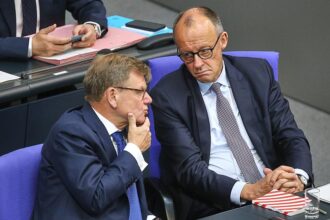Ipsos-Umfrage: Rückhalt für Bundesregierung schwindet weiter