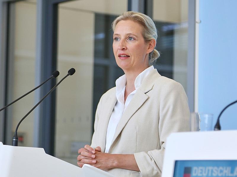 Juli Zeh würde mit Alice Weidel diskutieren
