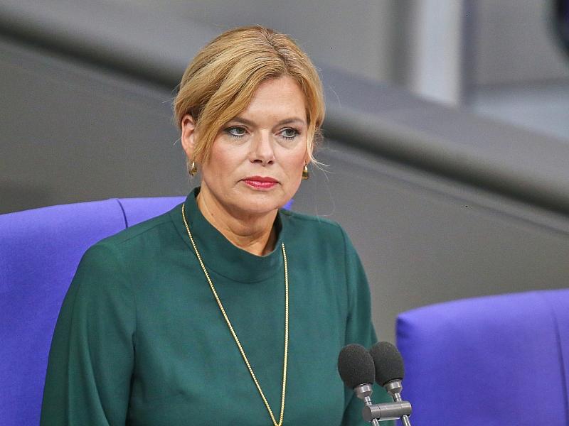 Klöckner lässt am Sonntag Regenbogenflagge auf Bundestag hissen