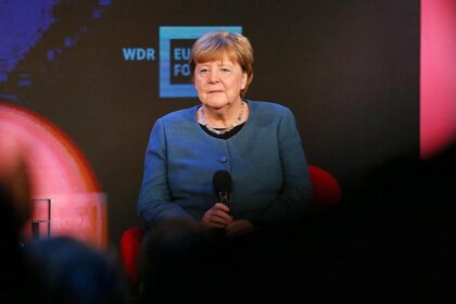 Linke: Merkel für EU-Verdienstorden geeigneter als Merz