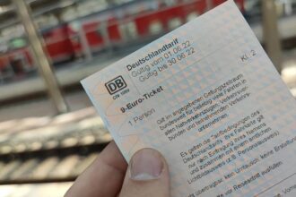 Linke will Energiekrisengeld und 9-Euro-Ticket