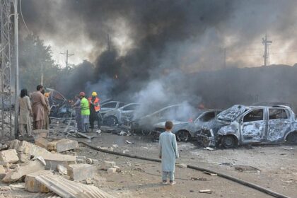 Mindestens 24 Tote bei Selbstmordanschlag auf Zug in Pakistan
