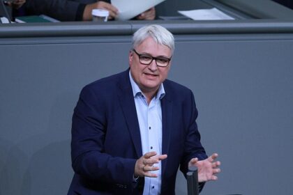 Neuer bpb-Präsident: Demokratievertrauen ist gesunken