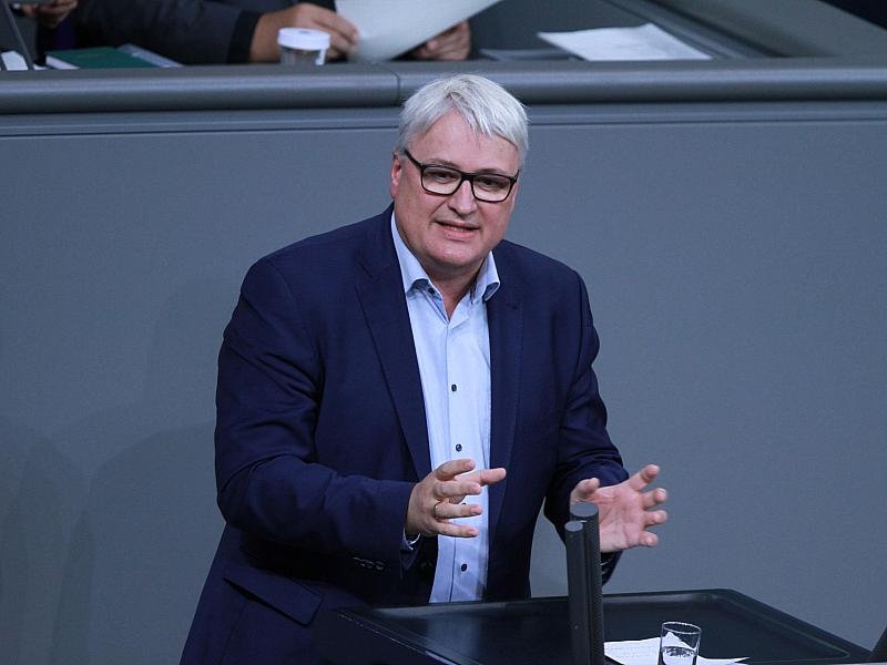 Neuer bpb-Präsident: Demokratievertrauen ist gesunken
