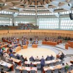 NRW-Landesregierung beantwortet Anfragen aus Landtag oft zu spät