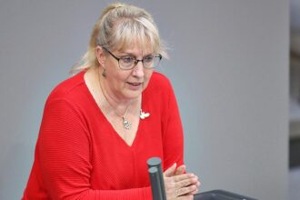 Opposition fordert schnelle Diäten-Aussetzung