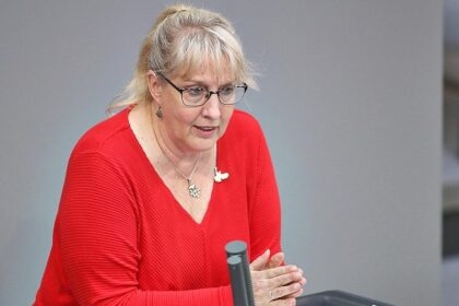 Opposition fordert schnelle Diäten-Aussetzung