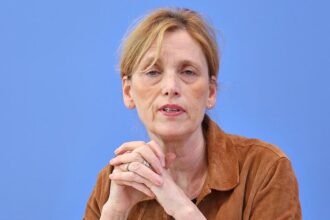 Prien verlangt von “Demokratie leben”-Programm mehr Wirksamkeit