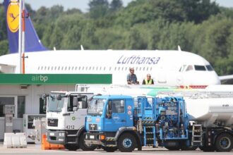 Regierung hält Kerosinversorgung bis Ende Juni für gesichert