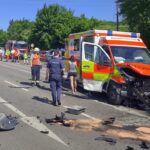Schwerer Verkehrsunfall auf der B300 bei Vogelsang – Vier Schwerverletzte, Rettungswagen beteiligt
