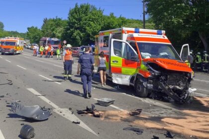 Schwerer Verkehrsunfall auf der B300 bei Vogelsang – Vier Schwerverletzte, Rettungswagen beteiligt