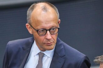 Schauspieler Dietz erneuert Kritik an Merz bei Behindertenhilfe