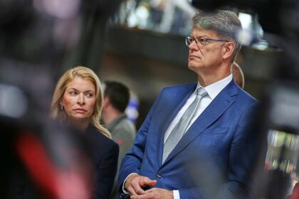 Schnieder erhöht Druck auf Bahn-Chefin Palla