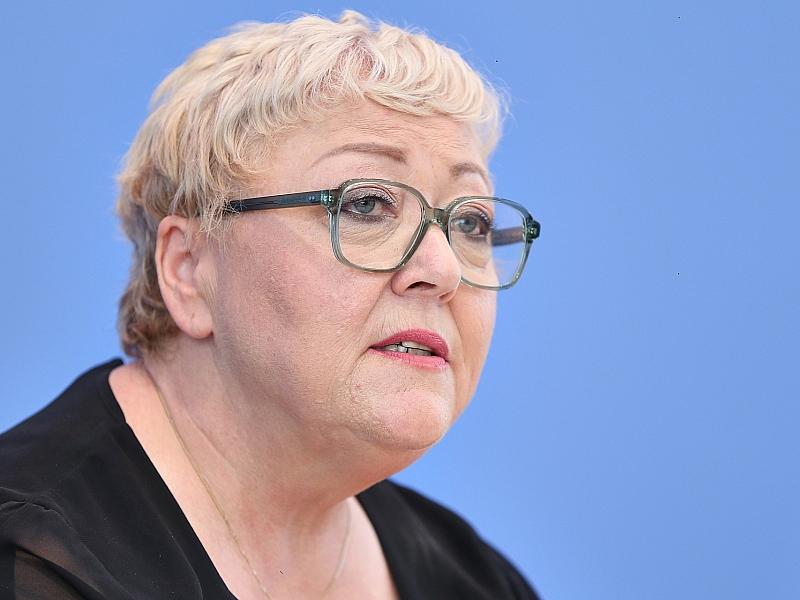 SED-Opferbeauftragte will über Wert der Demokratie aufklären