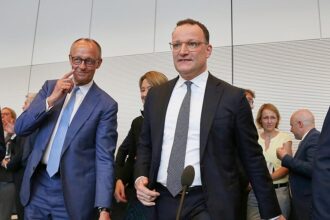 Spahn als Chef der Unionsfraktion wiedergewählt