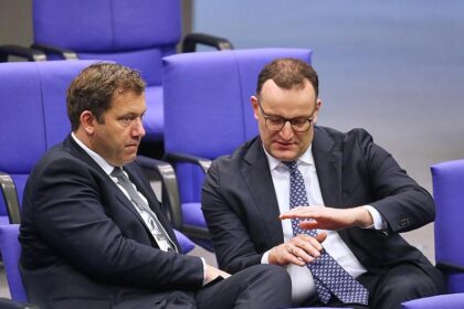 Spahn gegen eigenständigen Vorschlag von Klingbeil für Steuerreform