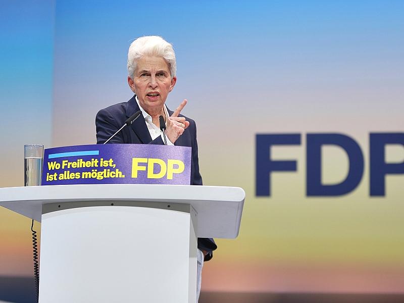 Strack-Zimmermann kündigt weitere Debatten über FDP-Kurs an