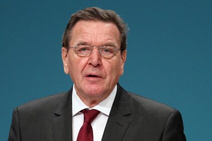 Strack-Zimmermann zweifelt an Schröder als Ukraine-Vermittler