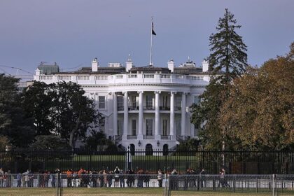 Trump: USA setzen Militäreinsatz in Straße von Hormus aus