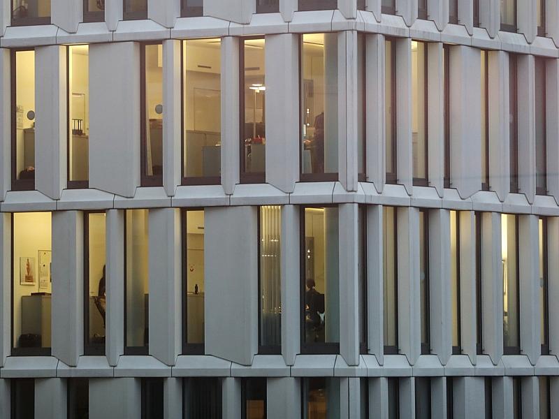 Umfrage: Deutsche Konzerne fordern mehr Präsenz im Büro