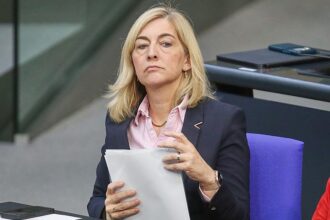 Warken pocht auf 16 Milliarden Euro Einsparungen in der GKV