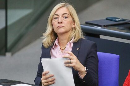 Warken pocht auf 16 Milliarden Euro Einsparungen in der GKV