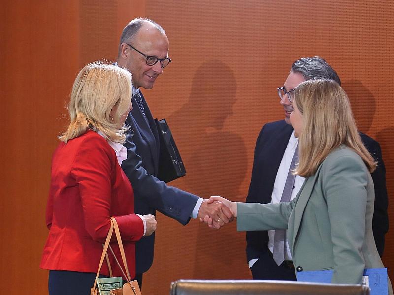 Warken rechnet mit Fortbestand der schwarz-roten Koalition