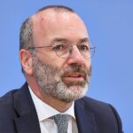 Weber drängt auf schnellen Beschluss zu Abschiebezentren