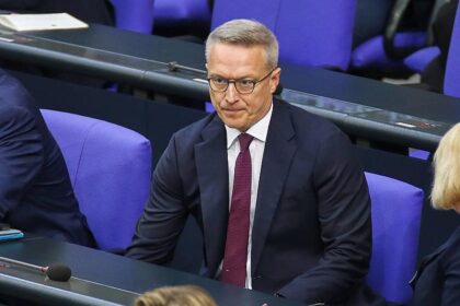 Wildberger räumt Fehler bei 1.000-Euro-Prämie ein