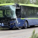 Tödlicher Busunfall bei Ampermoching: Ein Kind stirbt, zahlreiche Verletzte