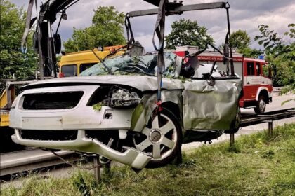 Königsbrunn | Tragischer Verkehrsunfall auf der B17: Fünfjähriges Kind stirbt, Mutter schwerst verletzt