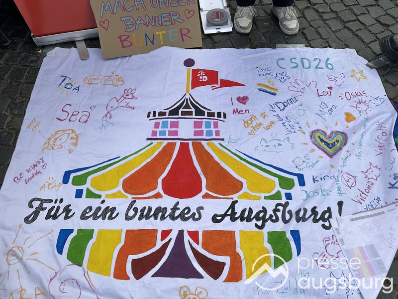 Galerie | Gut 4.000 Menschen setzen beim CSD in Augsburg ein Zeichen für Toleranz und Gleichberechtiung