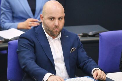 AfD-Politiker Frohnmaier verteidigt Russland-Reise