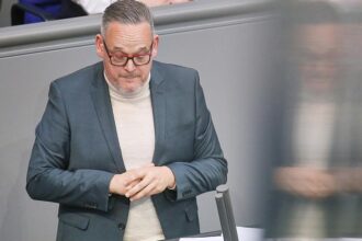 AfD-Politiker Reichardt soll angeblich Hitlergruß gezeigt haben