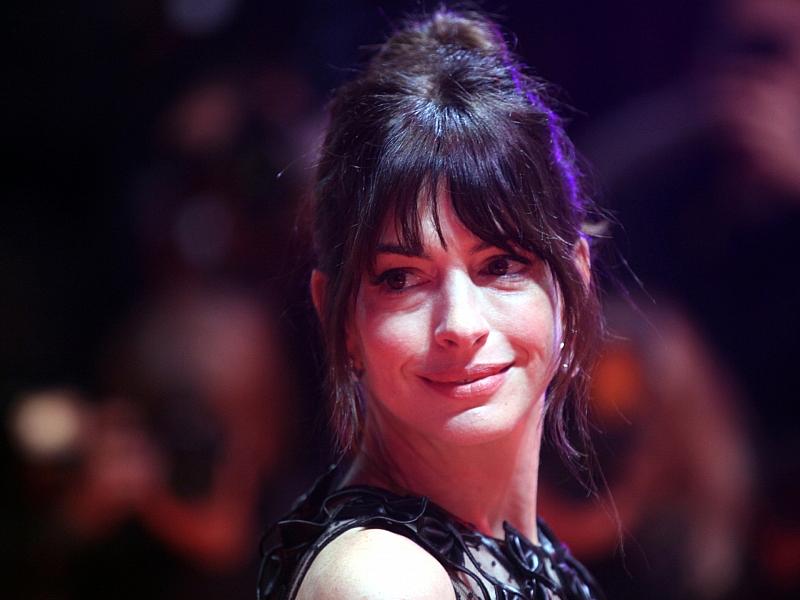 Anne Hathaway warnt vor KI-Bewerbungen