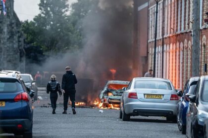 Ausschreitungen in Belfast nach Protesten gegen Messerangriff