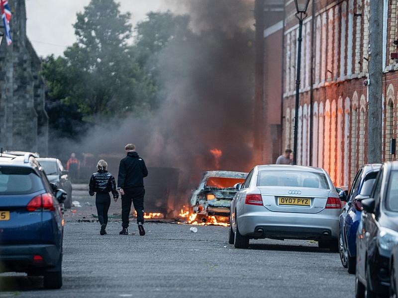 Ausschreitungen in Belfast nach Protesten gegen Messerangriff