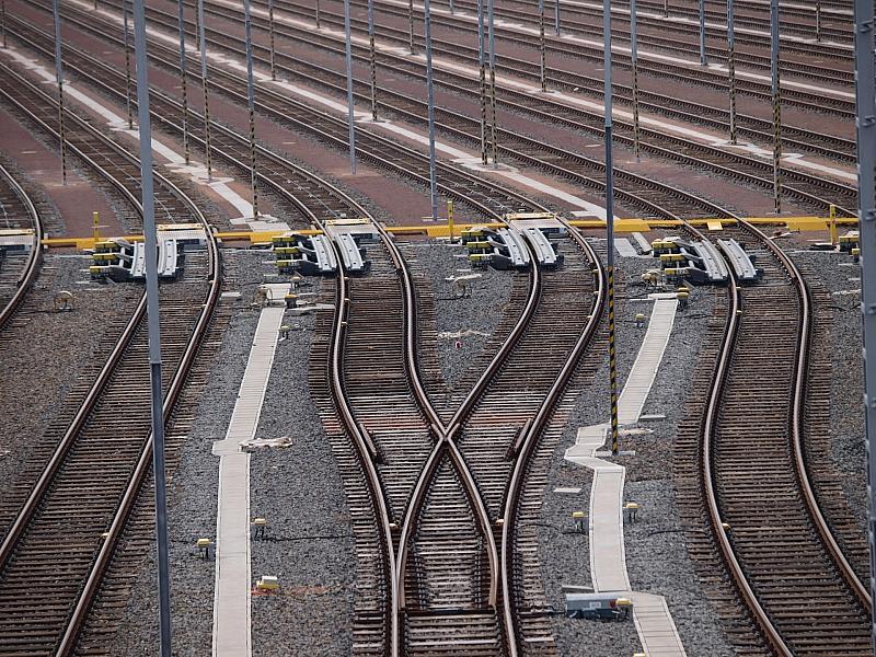 Bahn muss Trassen für Wettbewerber stärker öffnen