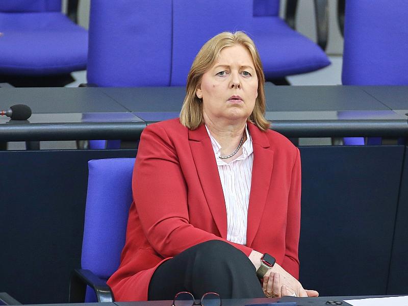 Bas kündigt hartes Vorgehen gegen Sozialleistungsmissbrauch an
