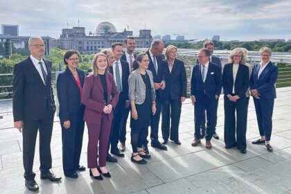 Bericht der Rentenkommission an Merz und Bas übergeben
