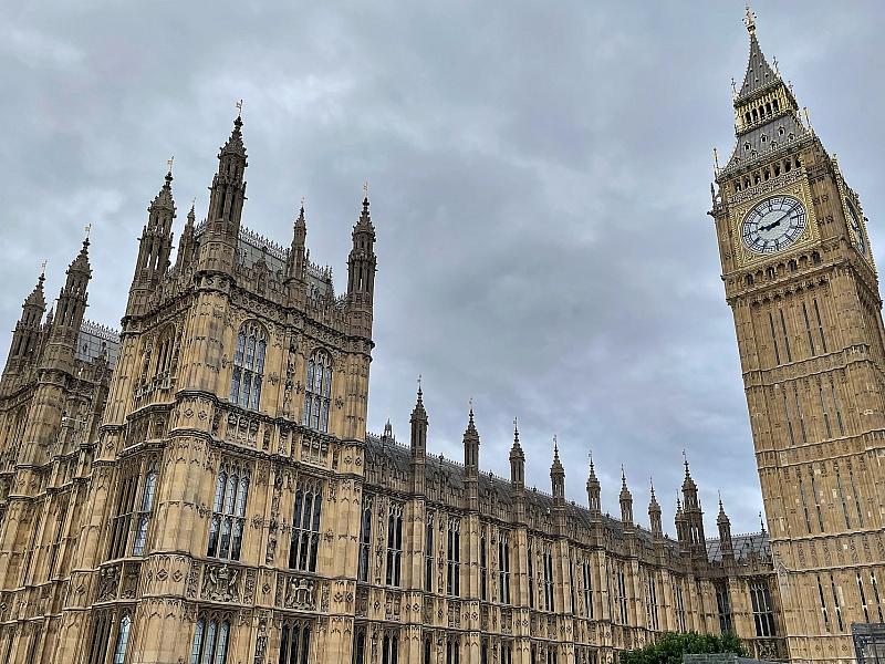 Britischer Verteidigungsminister tritt wegen Haushaltsstreit zurück