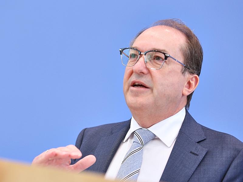 Dobrindt eröffnet neues Zentrum zur Abwehr hybrider Bedrohungen
