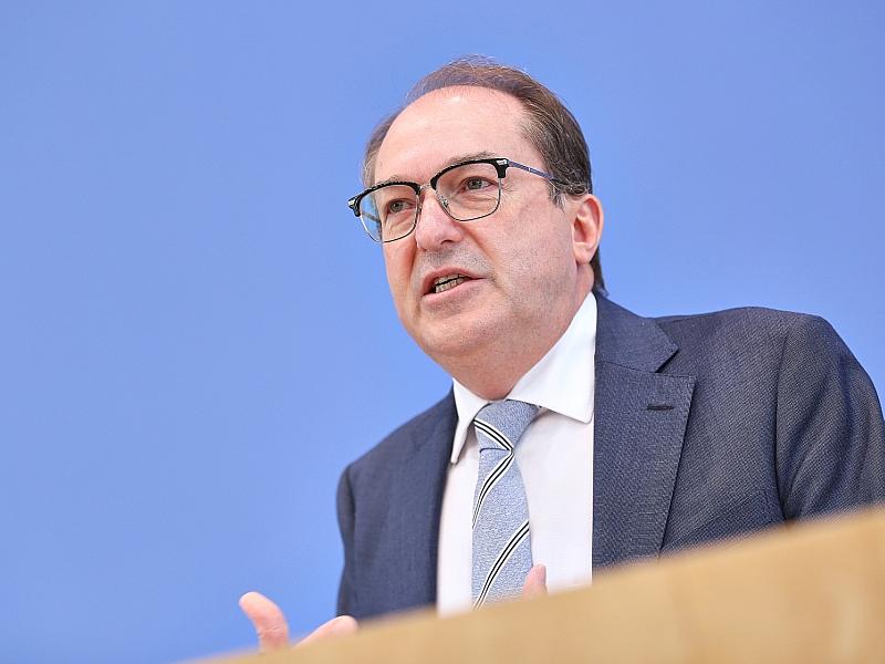 Dobrindt warnt vor hybriden Bedrohungen