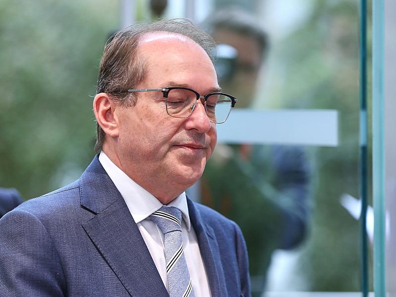 Dobrindt will Kürzung von Bürgergeld-Regelsatz
