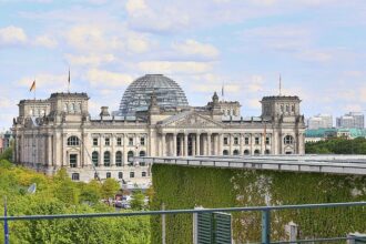 Familienunternehmer fordern Wegfall der Sommerpause