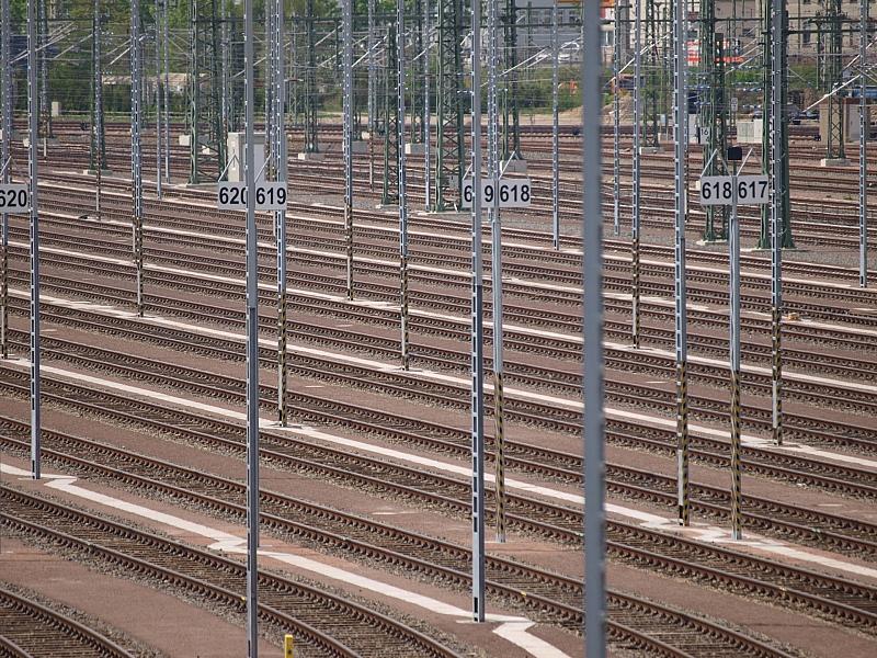 Funkstörung: Bahnverkehr bundesweit komplett eingestellt