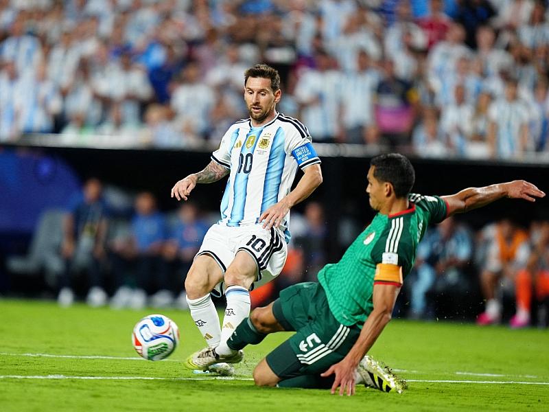 Fußball-WM: Argentinien dominiert Algerien dank Messis Dreierpack
