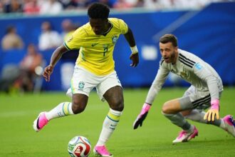 Fußball-WM: Brasilien durch Sieg gegen Schottland Gruppenerster