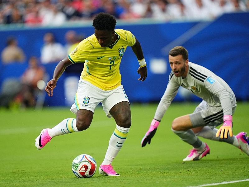 Fußball-WM: Brasilien durch Sieg gegen Schottland Gruppenerster